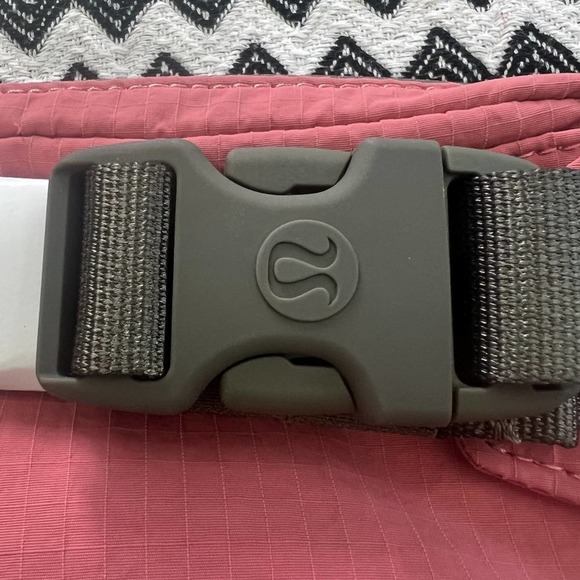 BUNDLE NWT Mini Belt Bag & Never Lost Keychain - Picture 12 of 16